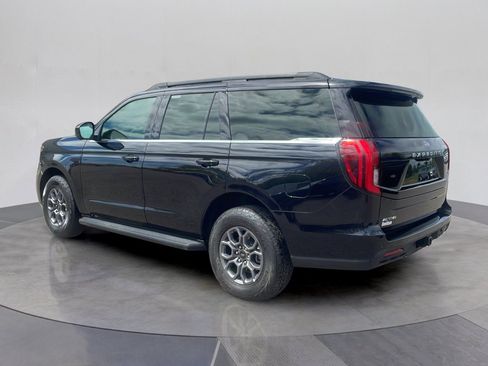 Used 2025 Ford Expedition Active AWD/4WD image 3
