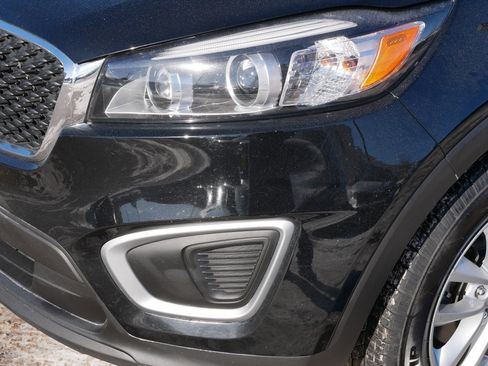 Used 2016 Kia Sorento LX w/ LX Convenience Package image 16