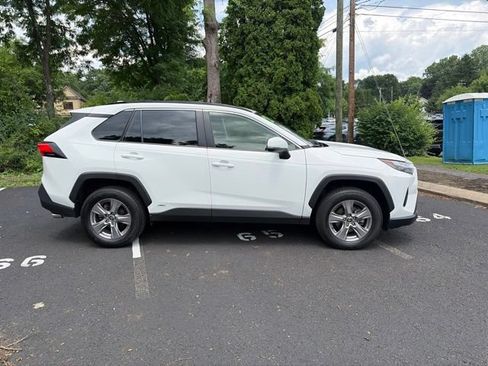 Used 2023 Toyota RAV4 LE AWD/4WD image 3