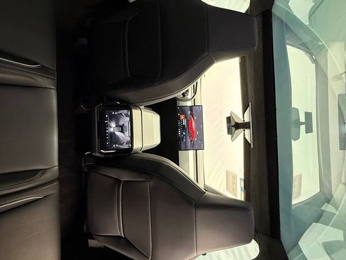Used 2024 Tesla Cybertruck AWD Crew Cab image 31