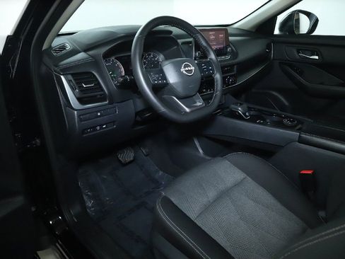 Certified 2025 Nissan Rogue SV image 17