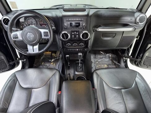 Used 2016 Jeep Wrangler Unlimited Rubicon AWD/4WD image 12