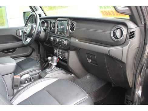 Used 2022 Jeep Wrangler Unlimited Sahara AWD/4WD image 24