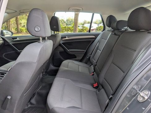 Used 2019 Volkswagen e-Golf SE w/ Driver Assistance Package image 16