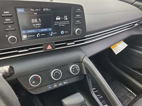 Used 2025 Hyundai Elantra SE FWD image 21