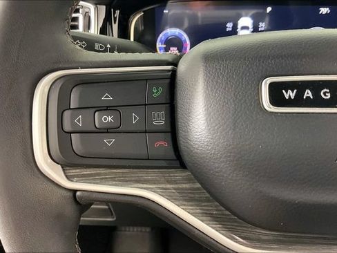 Used 2022 Jeep Wagoneer Series III w/ Premium Group I AWD/4WD image 9