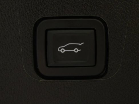 Used 2023 Chevrolet Traverse High Country FWD image 16