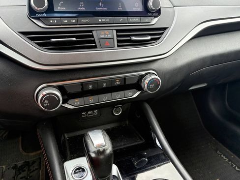 Used 2024 Nissan Altima 2.5 SR FWD image 15