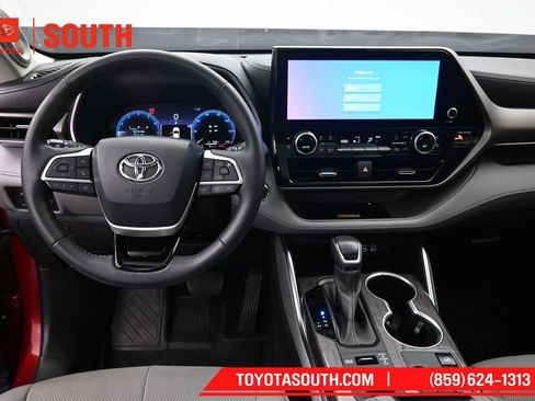 Used 2023 Toyota Highlander Limited AWD/4WD image 11