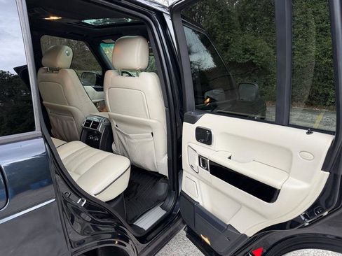 Used 2011 Land Rover Range Rover HSE LUX image 28