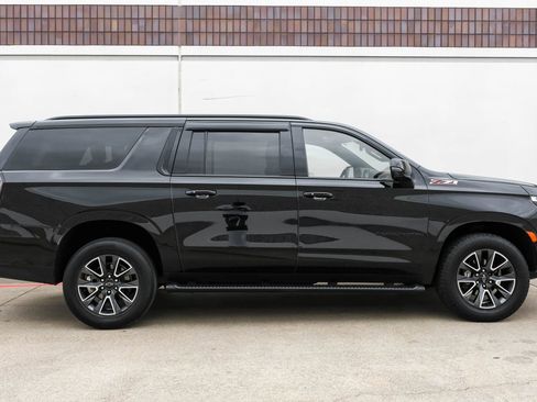 Used 2022 Chevrolet Suburban Z71 w/ Luxury Package AWD/4WD image 10