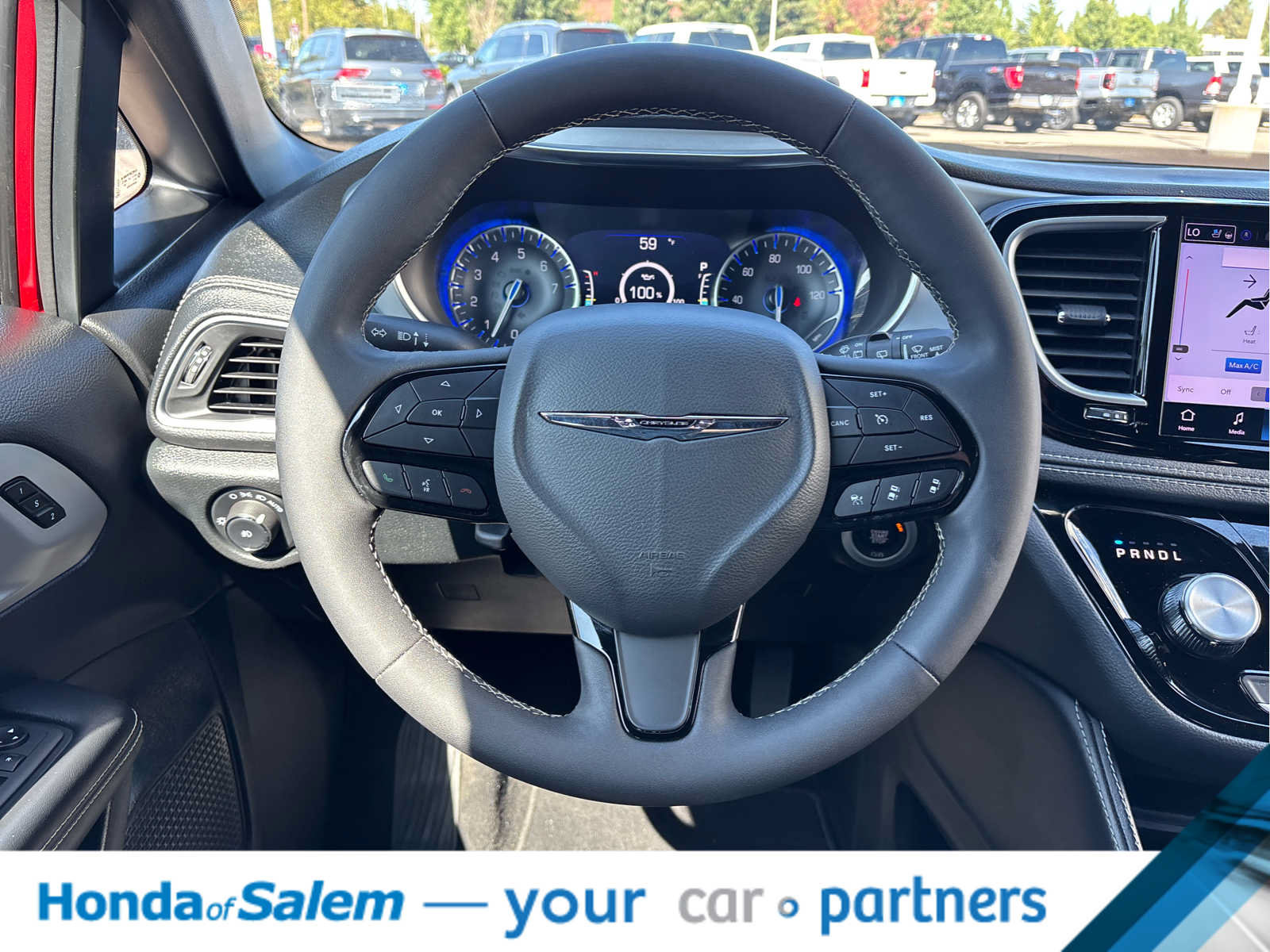 Used 2025 Chrysler Pacifica Limited FWD image 15