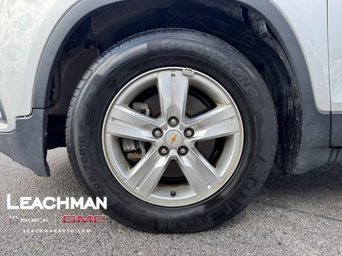Used 2018 Chevrolet Trax LT w/ LT Convenience Package FWD image 8