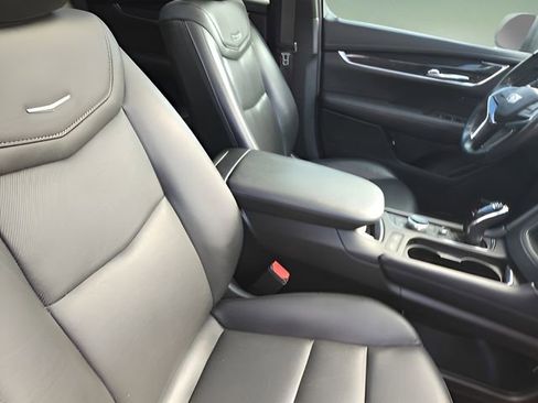 Used 2022 Cadillac XT5 Premium Luxury w/ Technology Package FWD image 32