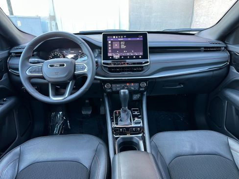 Used 2025 Jeep Compass Trailhawk w/ Trailer Tow Group image 32