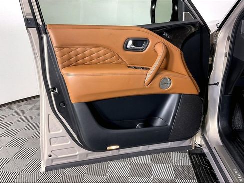 Used 2024 INFINITI QX80 Sensory AWD/4WD image 23