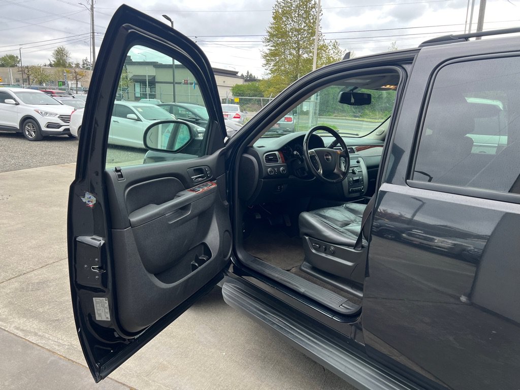 Used 2012 GMC Yukon XL SLT w/ SLT-2 Equipment Package AWD/4WD image 10