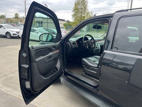 Used 2012 GMC Yukon XL SLT w/ SLT-2 Equipment Package AWD/4WD image 10