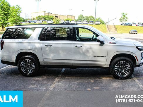 Used 2025 Chevrolet Suburban Z71 AWD/4WD image 9