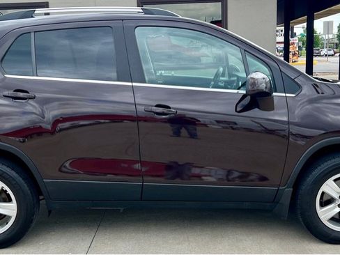 Used 2016 Chevrolet Trax LT w/ LT Convenience Package AWD/4WD image 8
