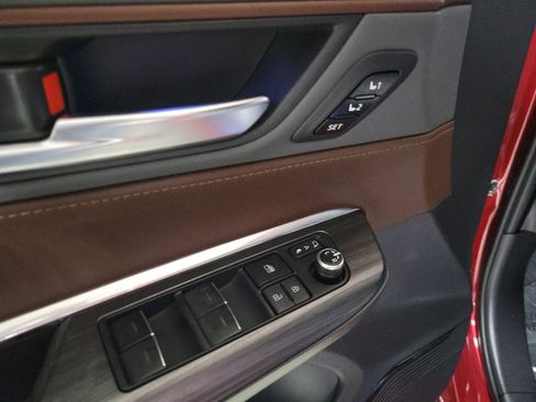 Used 2022 Toyota Venza Limited image 22