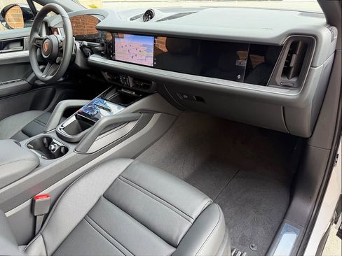 New 2026 Porsche Cayenne E-Hybrid Coupe AWD/4WD image 22
