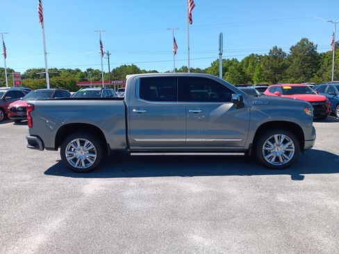 Used 2023 Chevrolet Silverado 1500 High Country w/ High Country Premium Package AWD/4WD image 7