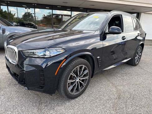 Used 2024 BMW X5 xDrive40i w/ M Sport Package AWD/4WD image 6