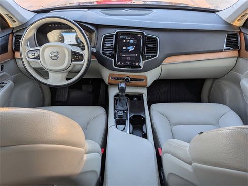 Used 2022 Volvo XC90 T6 Momentum w/ Advanced Package image 26