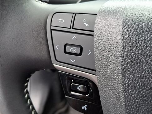Used 2025 Toyota Camry SE FWD image 17