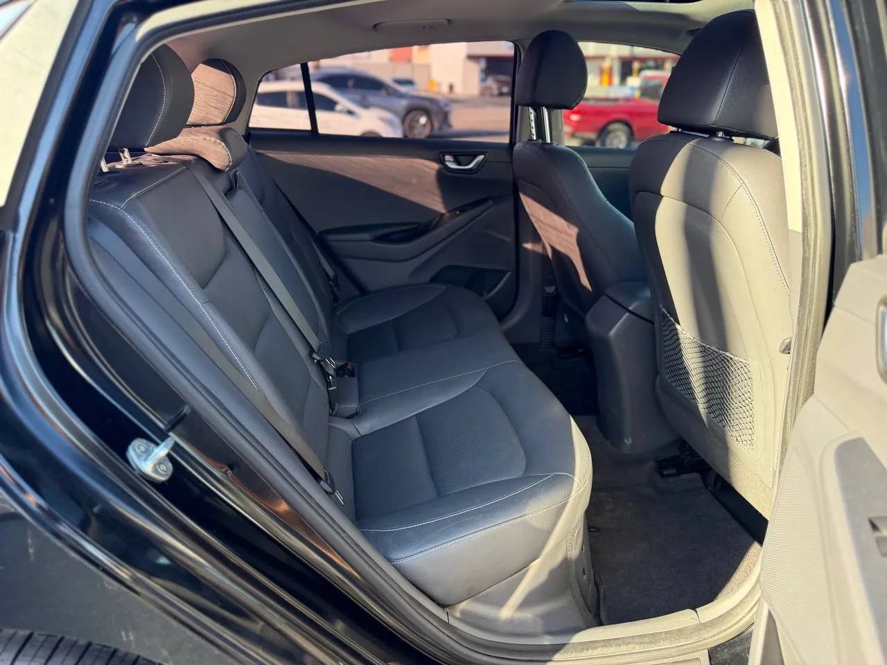 Used 2018 Hyundai Ioniq Limited FWD image 29