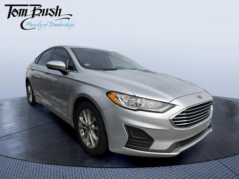 Used 2019 Ford Fusion SE FWD image 1