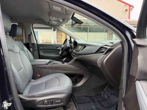 Used 2020 Buick Enclave Essence image 26