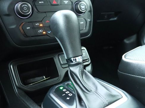 Used 2020 Jeep Renegade Latitude w/ Popular Equipment Group image 51