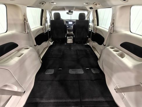 Used 2023 Chrysler Voyager LX FWD image 31
