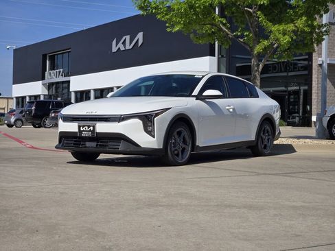 New 2026 Kia K4 FWD image 2