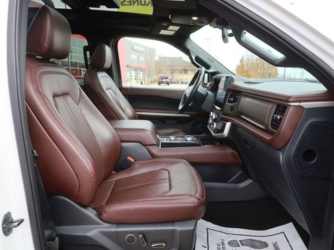 Used 2024 Ford Expedition Limited image 14