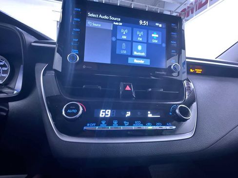 Used 2022 Toyota Corolla LE image 28
