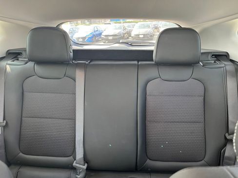 Used 2025 Chevrolet Trax LT FWD image 39