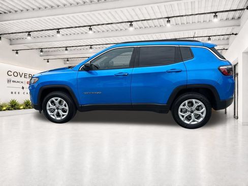 Used 2025 Jeep Compass Latitude w/ Convenience Group AWD/4WD image 7