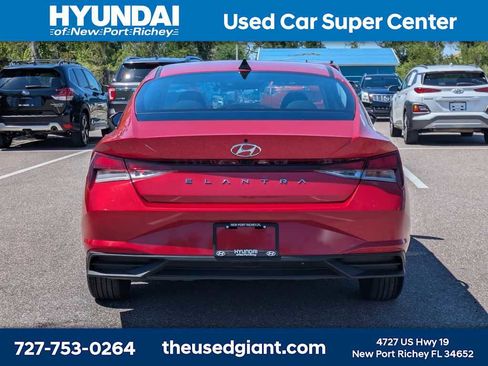 Used 2023 Hyundai Elantra SEL w/ Cargo Package FWD image 4