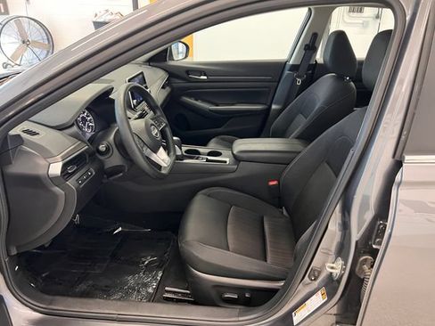 Used 2025 Nissan Altima 2.5 SV FWD image 16
