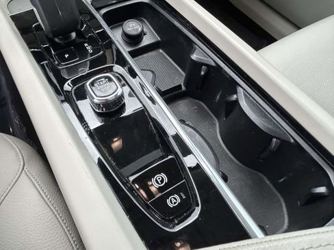 Certified 2024 Volvo XC60 B5 Plus w/ Climate Package image 30