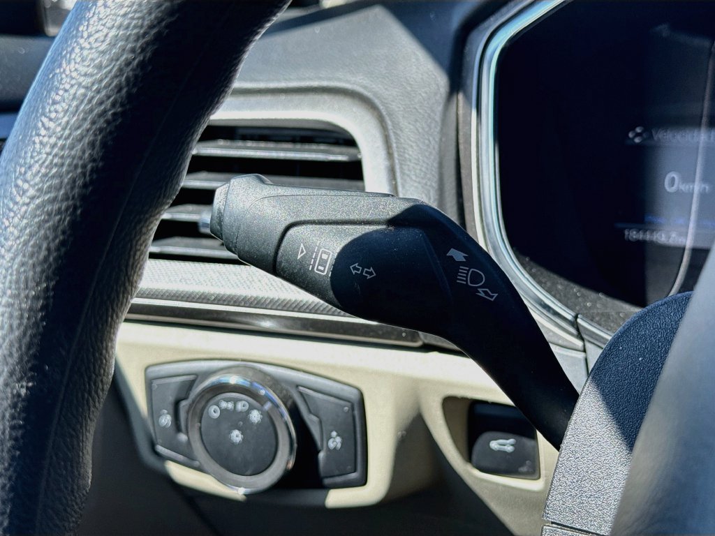 Used 2020 Ford Fusion SE FWD image 19