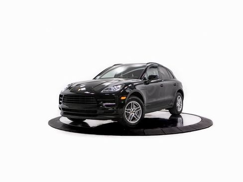 Certified 2021 Porsche Macan image 1