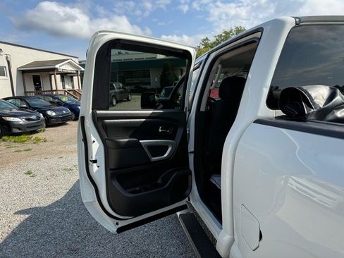 Used 2017 Nissan Titan SV AWD/4WD image 29