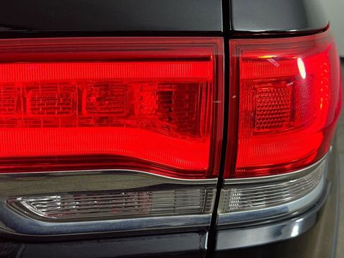 Used 2017 Jeep Grand Cherokee Laredo w/ Quick Order Package 2BE image 29