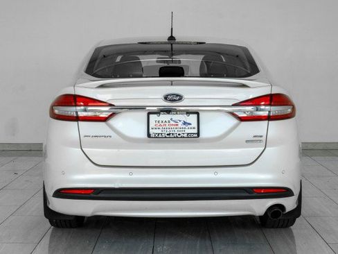 Used 2018 Ford Fusion SE w/ Equipment Group 201A FWD image 6