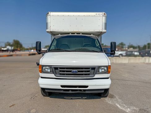 Used 2006 Ford E-450 and Econoline 450 RWD image 2