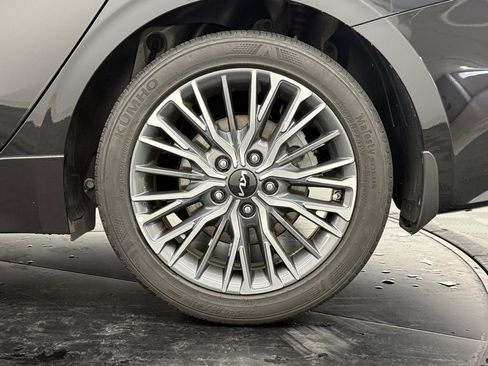 Used 2024 Kia Forte GT-Line w/ GT-Line Premium Package image 12